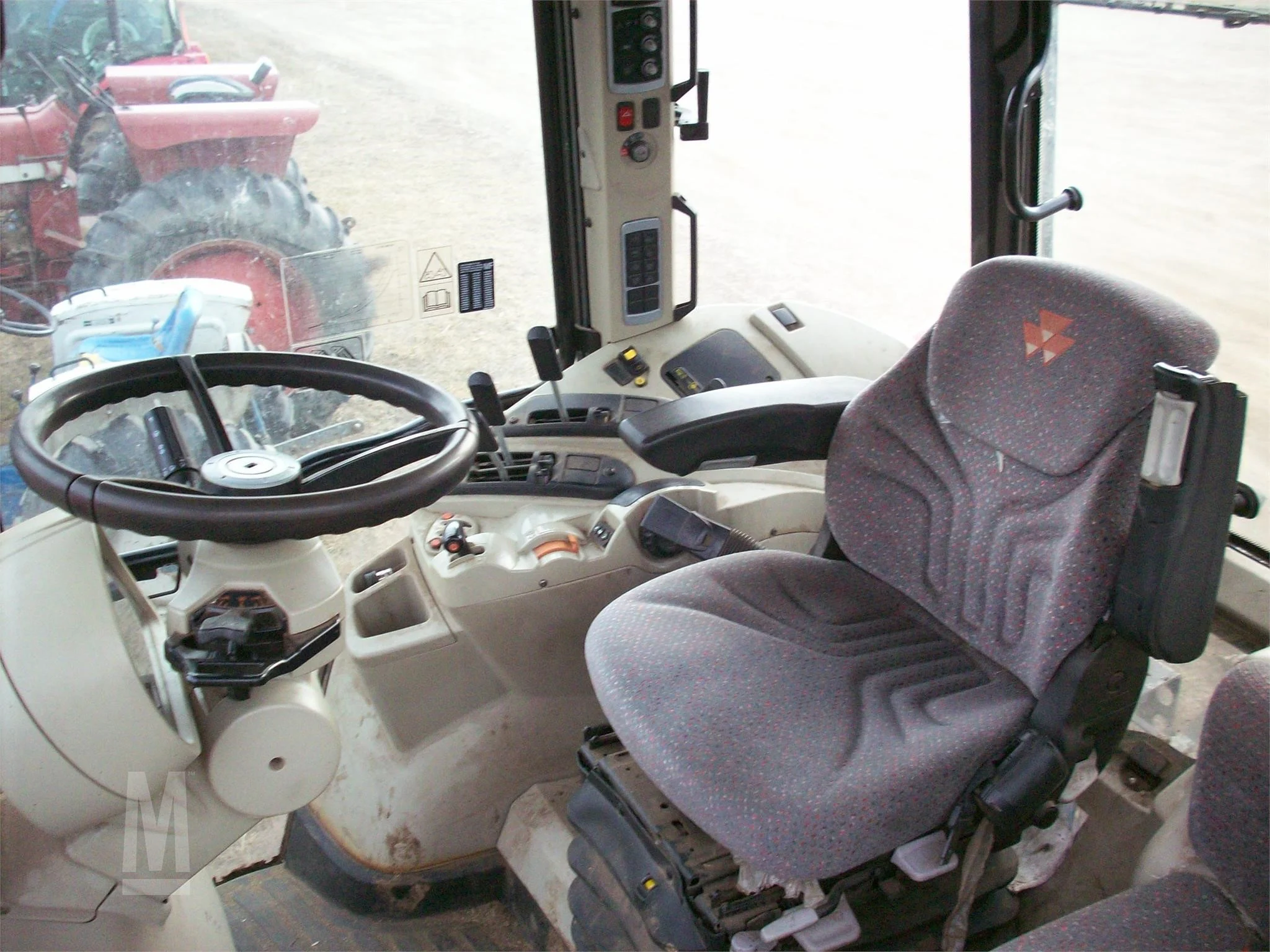 2014-Massey-Ferguson-6615_3.webp