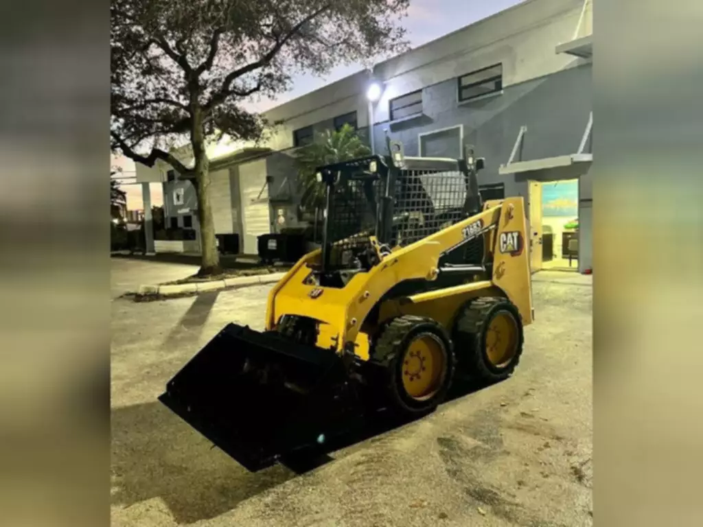 2021-CATERPILLAR-216B3-Skid-Steers-1.webp