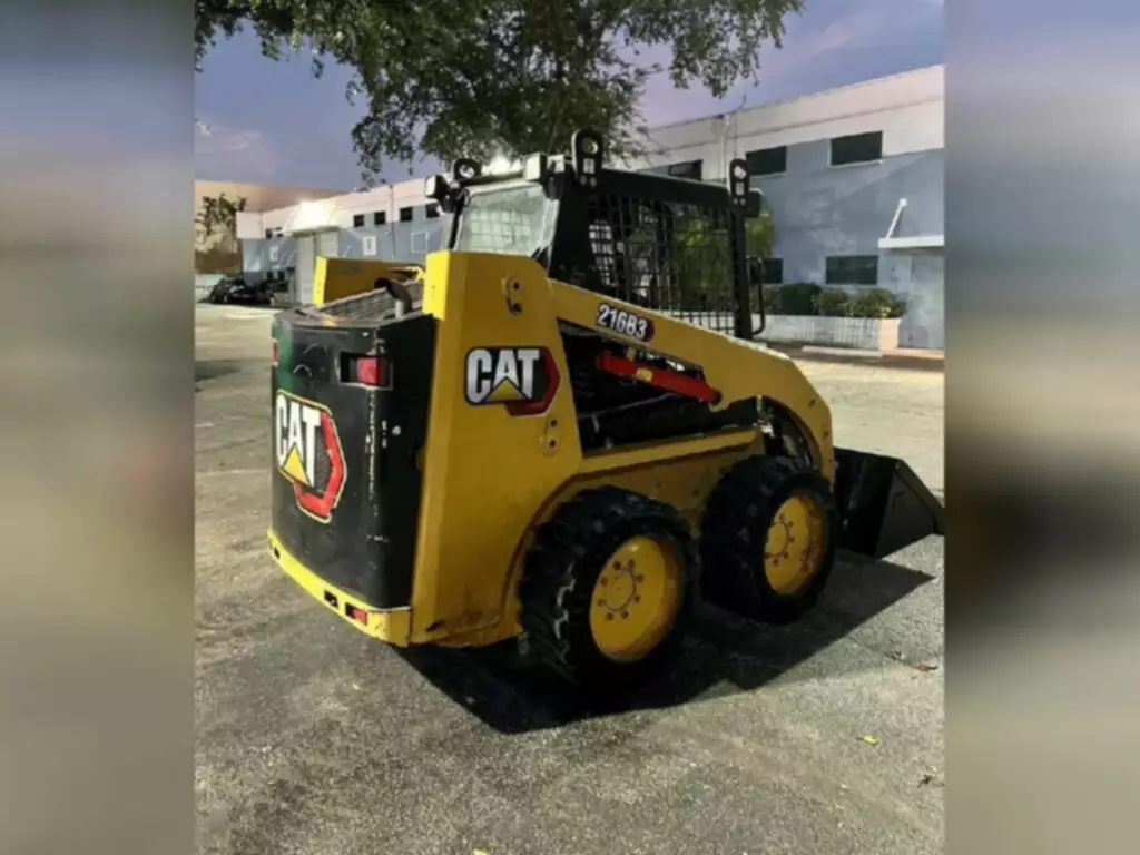 2021-CATERPILLAR-216B3-Skid-Steers-4.webp