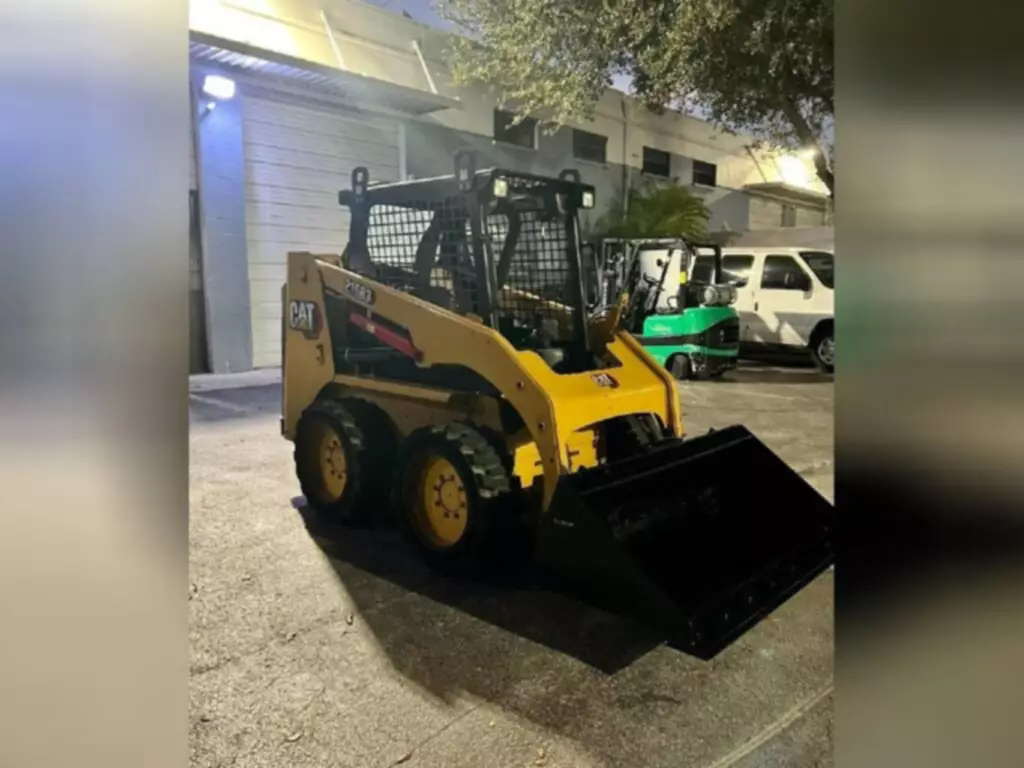 2021-CATERPILLAR-216B3-Skid-Steers-5.webp