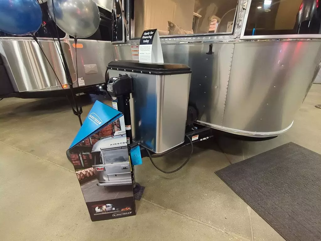 2024-Airstream-Bambi-22FB-Travel-Trailer-RV-9.webp