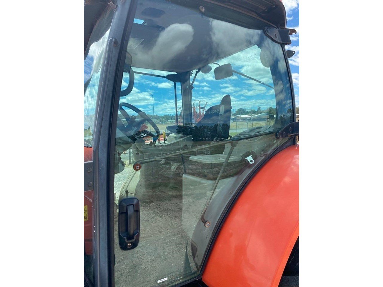Kubota-M7131_9.jpg
