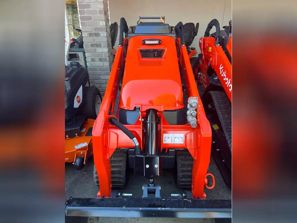 New-2023-Kubota-SCL1000-Skid-Steers-3.webp
