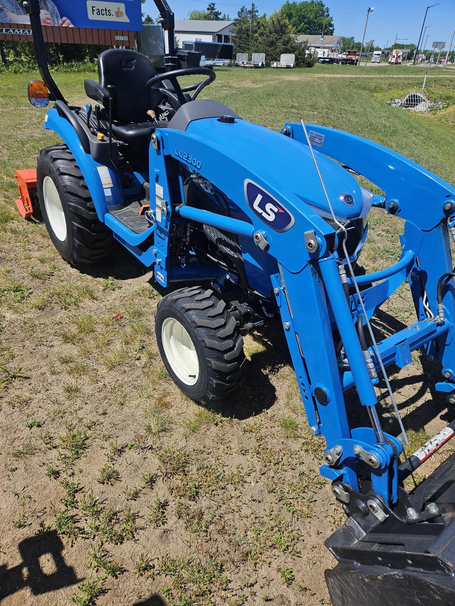 2024-LS-Tractor-MT225S_2.jpg